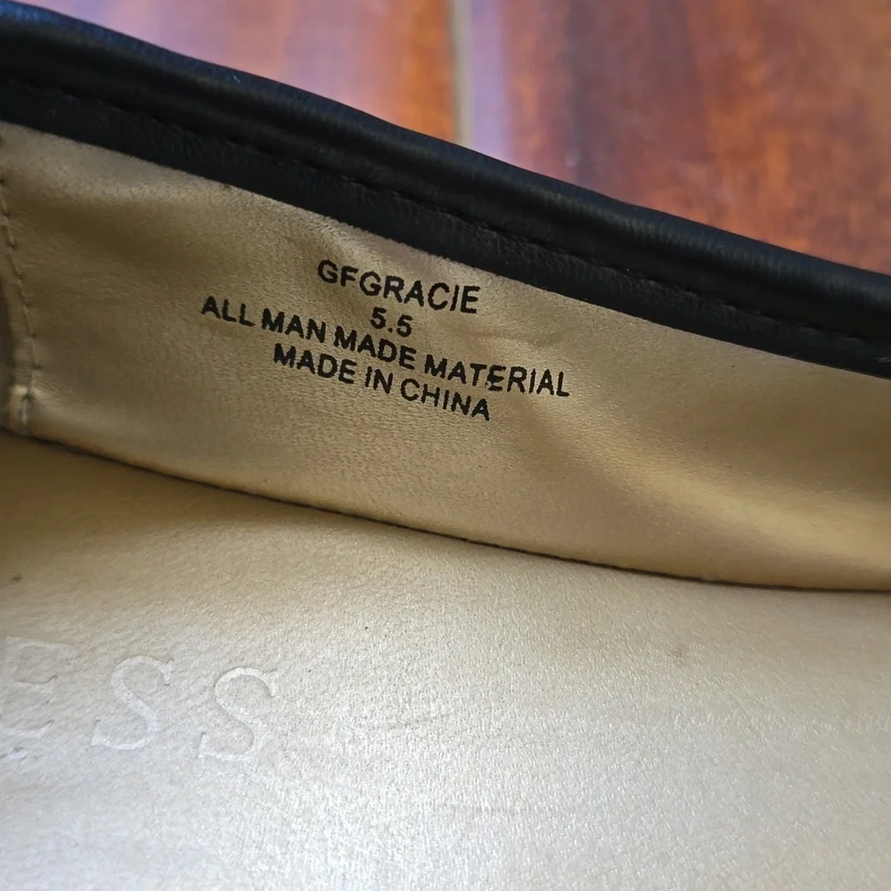 Guess flats - Picture 4 of 6